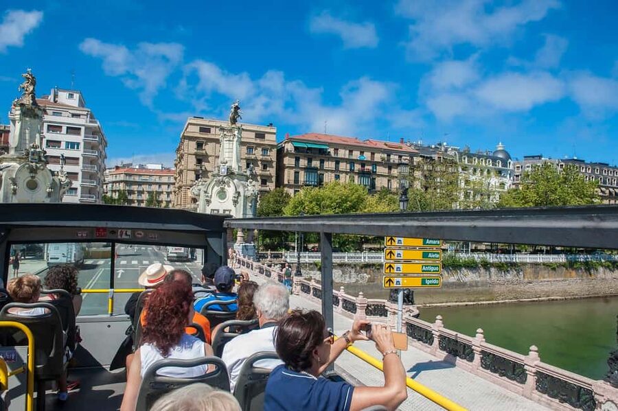 San Sebastian: Hop-On Hop-Off City Tour Bus - Barrio de Gros (Miracruz), then toward Miramar and Ayete