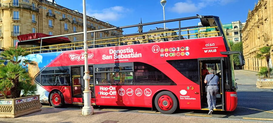 San Sebastian: Hop-On Hop-Off City Tour Bus - Anoeta, Amara, Tabakalera, and the final return to Teatro Victoria Eugenia