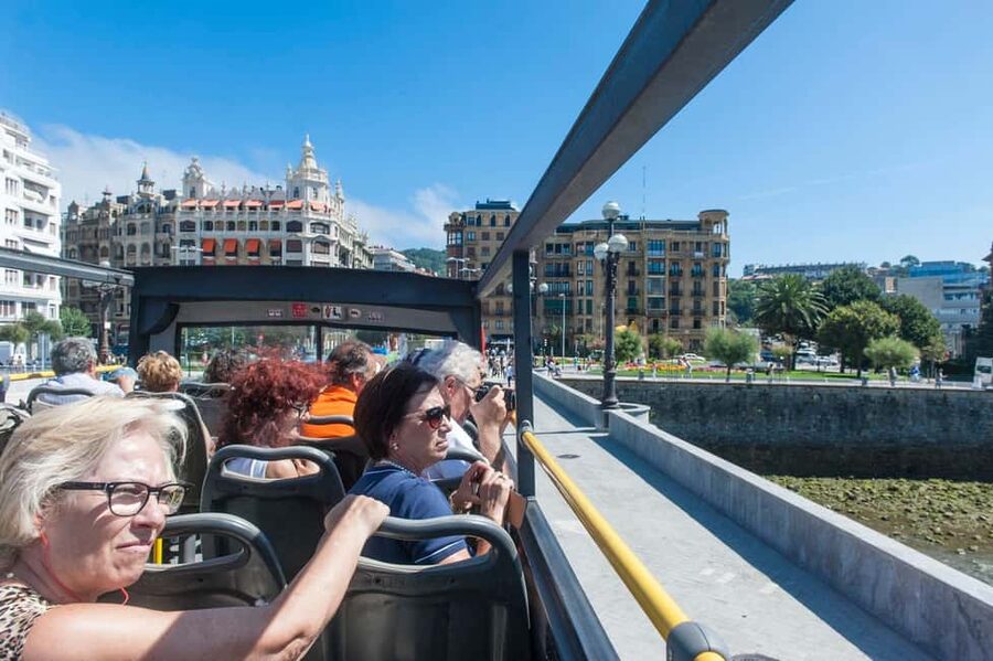 San Sebastian: Hop-On Hop-Off City Tour Bus - Picking your best hop-off plan, Parte Vieja to Peine del Viento