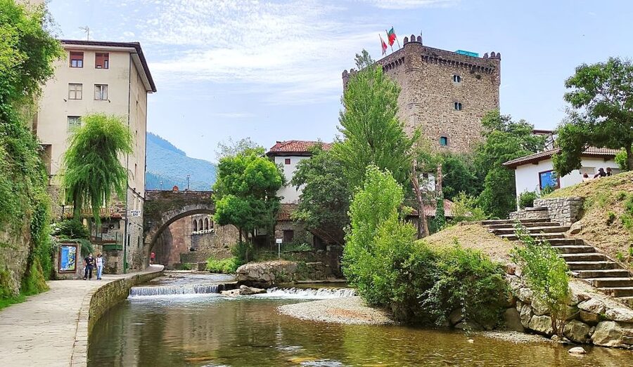 Santander: Picos, Santo Toribio Monastery and Potes Day Tour - Potes: cobbled streets, bridges, and a lunch that actually feels like a break