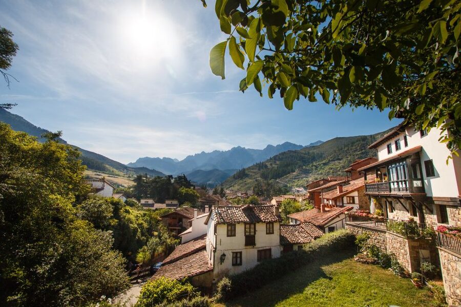 Santander: Picos, Santo Toribio Monastery and Potes Day Tour - Guides and comfort: what makes the day feel worth it