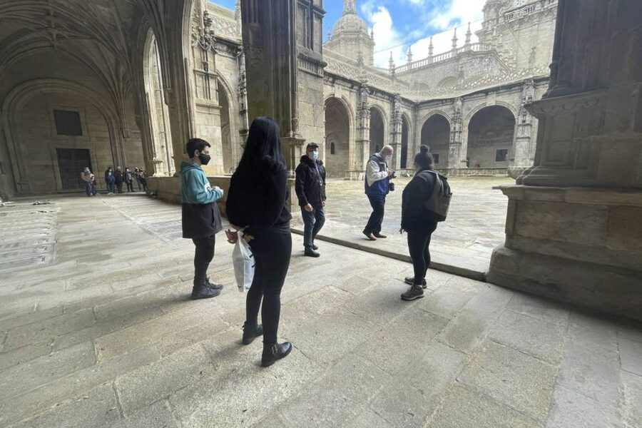 Santiago: Cathedral & Museum Tour + Pórtico of Glory Option - Obradoiro facade and the pilgrimage moment you can’t miss