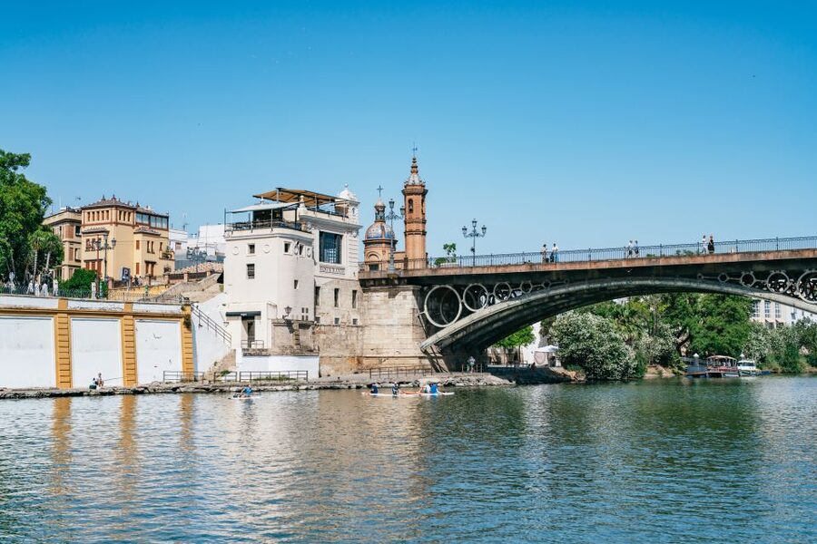Seville: 1-Hour Guadalquivir River Sightseeing Eco Cruise - Triana, the Cathedral Tower Moment, and the View-Photo Combo