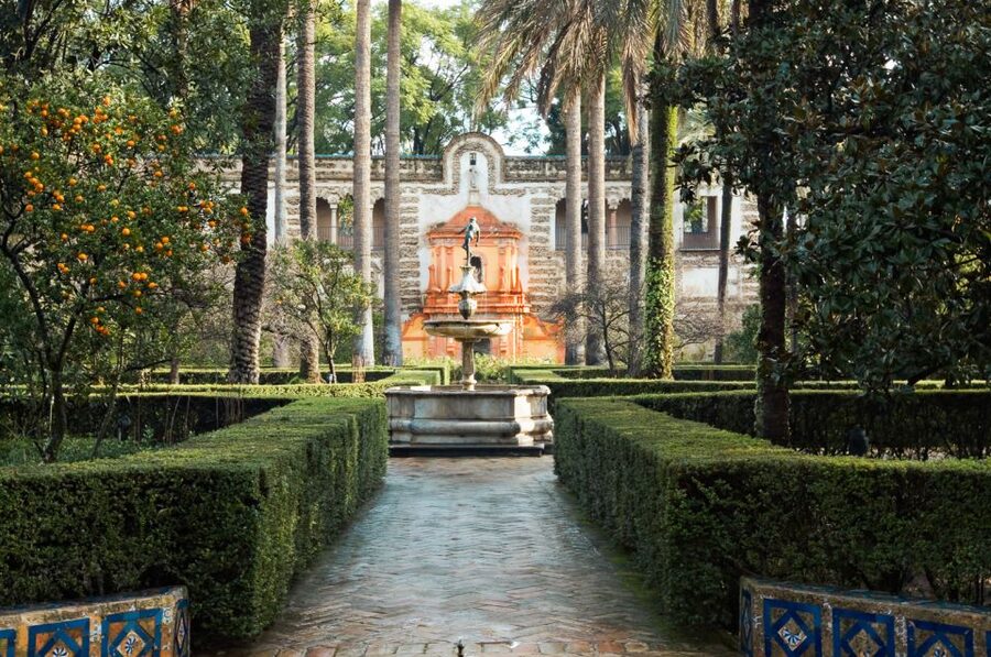 Seville: Alcázar, Cathedral & Giralda Fast Track Guided Tour - Should you book this fast-track combo tour?