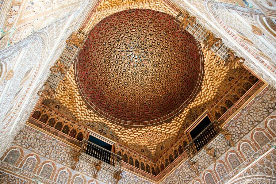 Seville: Alcázar, Cathedral & Giralda Fast Track Guided Tour - Royal Alcázar of Seville: Mudejar, Gothic, and courtyards that feel lived-in