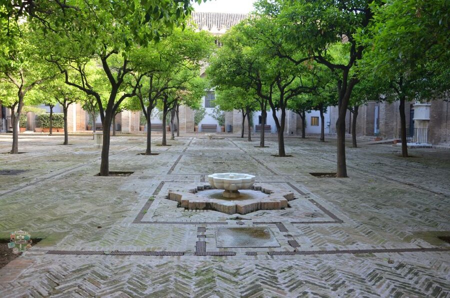 Seville: Alcázar, Cathedral & Giralda Skip-the-Line Tour - Gardens at the Alcázar: finishing calm, not ending abruptly