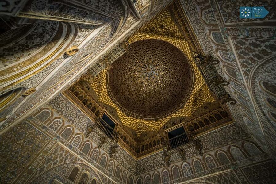 Seville: Alcázar, Cathedral & Giralda Skip-the-Line Tour - Getting started at Archivo de Indias, right by the fountain