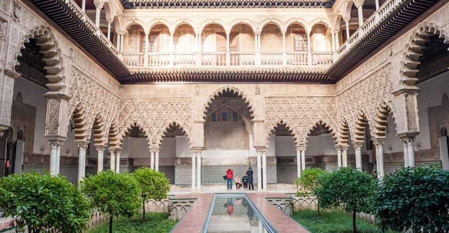 Seville: Alcázar Guided Tour - Skip-the-line Alcázar tours: what you gain in real time
