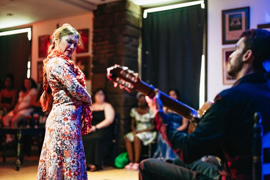 Seville: Baraka Sala Flamenca Show with Drink in Triana - The 60-minute program: how the show flows