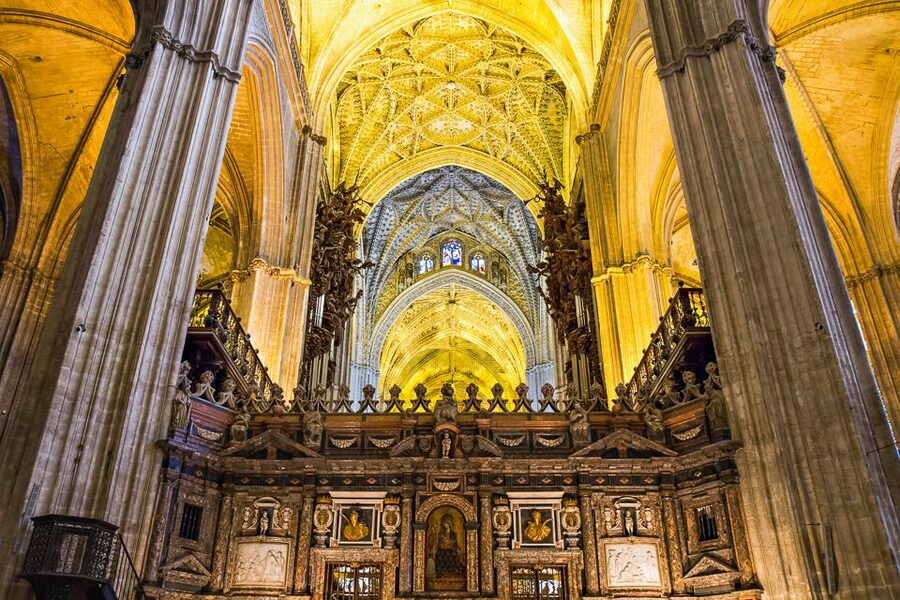 Seville: Cathedral and La Giralda Entry Ticket - Dress code and practical rules inside the cathedral