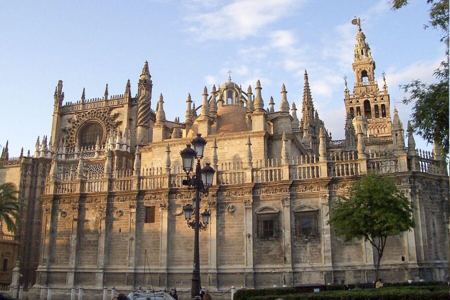 Seville: Cathedral, Giralda & Alcazar Entry With Guided Tour - Tips to make your morning smoother