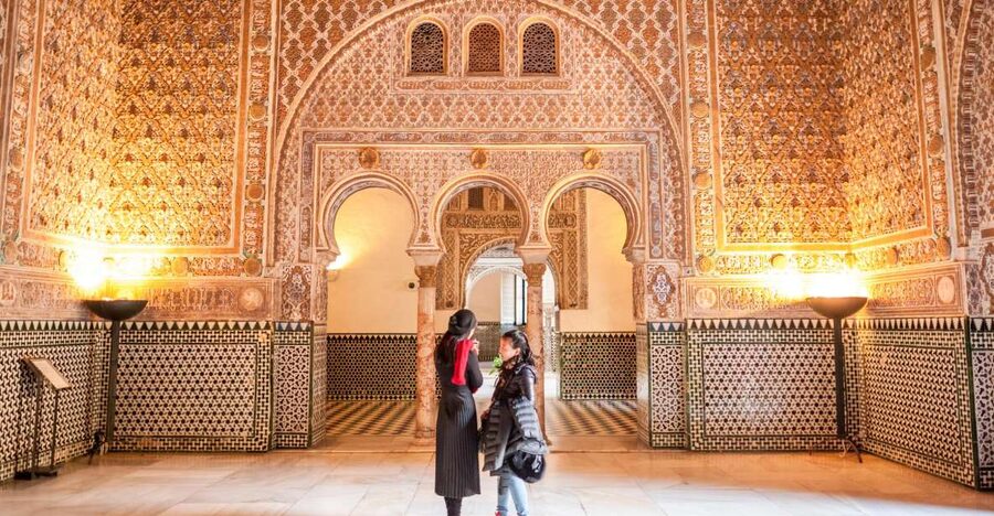 Seville: Cathedral, Giralda & Alcazar Entry With Guided Tour - Alcázar guided visit, gardens, and Patio de Doncellas