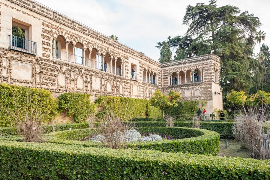 Seville: Cathedral, Giralda & Alcazar Entry With Guided Tour - Why the guide style matters here more than you think
