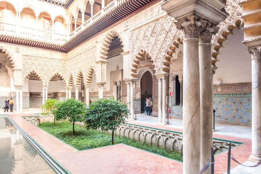 Seville: Cathedral, Giralda & Alcazar Entry With Guided Tour - Where to meet on Av. de la Constitución, and how to time it