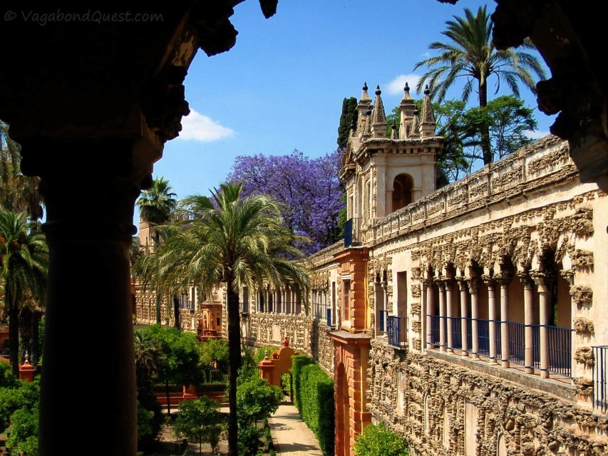 Seville: Cathedral, Giralda & Alcázar Guided Tour - La Giralda: from Almohad minaret to bell tower you can’t ignore