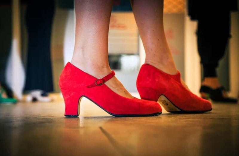Seville: Flamenco Dance Class with Optional Costume - Key things to know before you go