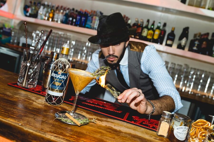 Seville: Flamenco Show Ticket at Tablao Flamenco Las Setas - The flamenco performance: Seguiriya to Bulerías, with real emotion