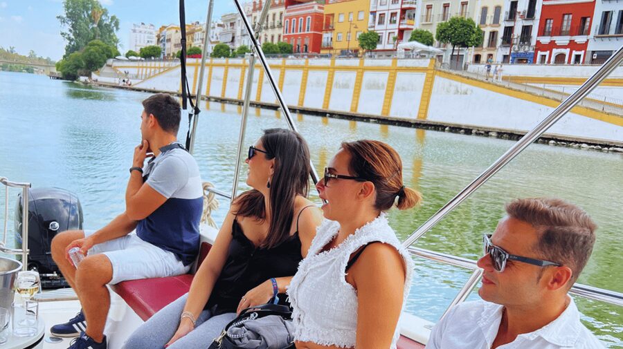 Seville: Guadalquivir River Boat Tour - Torre del Oro, museums, and the Calle Betis view line