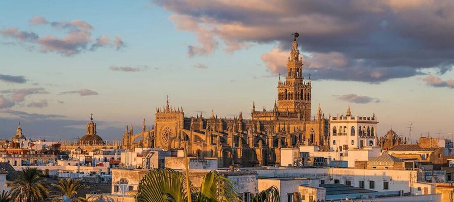Seville: Royal Alcazar, Cathedral, and Giralda Tower Tour - Key things to know before you go
