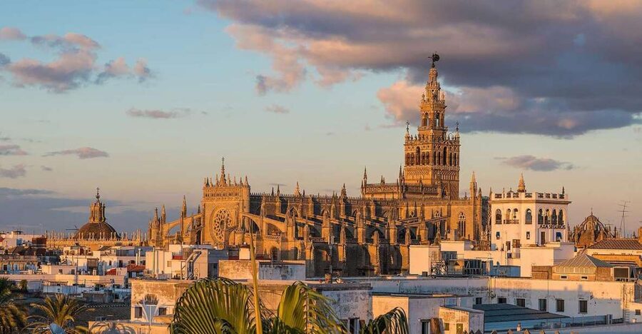 Seville: Royal Alcazar, Cathedral, and Giralda Tower Tour - Seville Cathedral: where the Gothic scale hits you