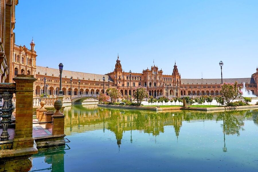 Seville: Small-Group City Highlights Walking Tour - Parque de María Luisa and Plaza de España, the Big Finisher