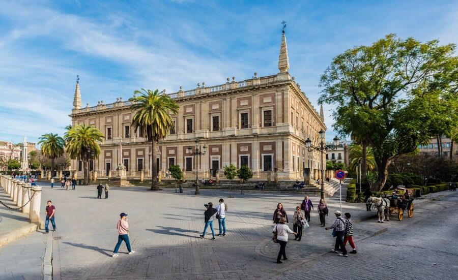 Seville: Small-Group City Highlights Walking Tour - How the Small-Group Guide Keeps You Engaged