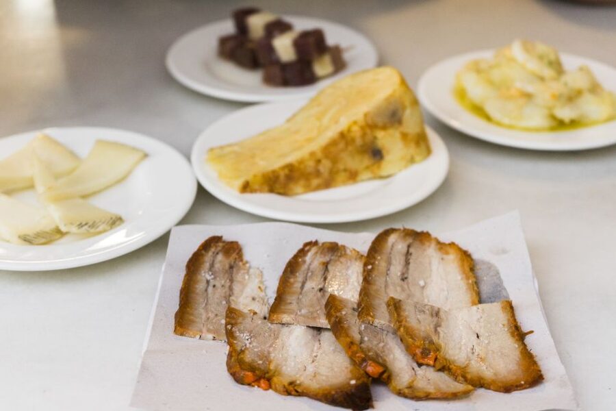 Seville: Tapas Crawl - Four tapas bars in four flavors, with short walks and steady pacing