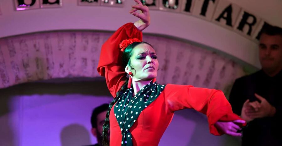 Seville: Ticket to Flamenco Show at La Casa de la Guitarra - La Casa de la Guitarra in Seville: small space, big energy