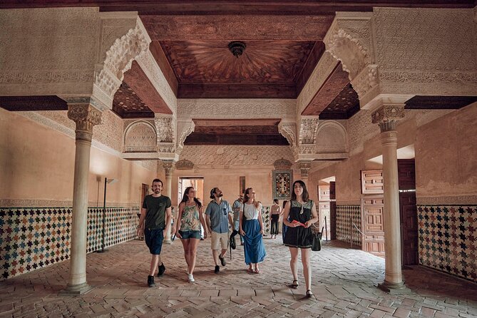 Skip The Line Alhambra and Generalife Guided Tour - Palace of Carlos V: why the Renaissance palace feels like a jolt