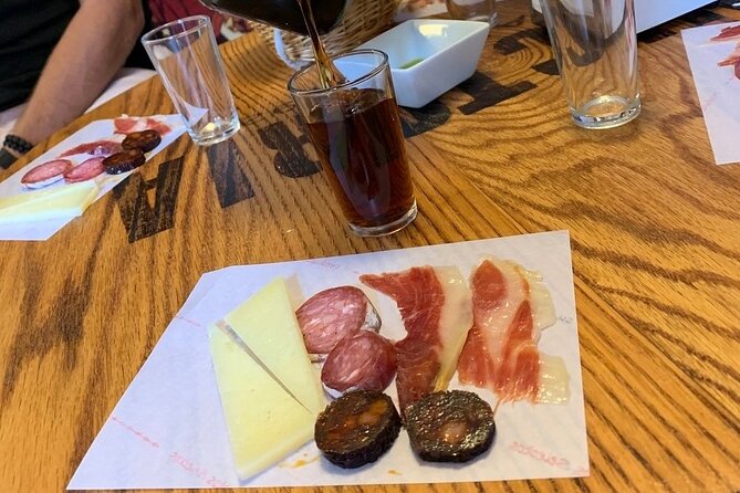 Taste of Malaga Tour : Tapas, History and Local Customs - Stop 1: Calle Marqués de Larios, the easy warm-up