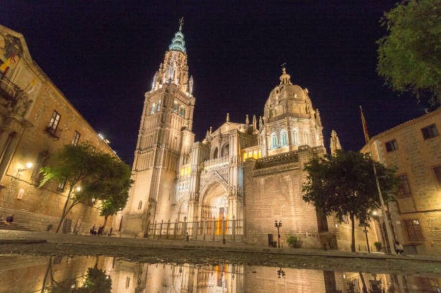Toledo: Three Cultures English Tour - El Greco link at Casa Rodrigo de la Fuente: why that courtyard stop sticks