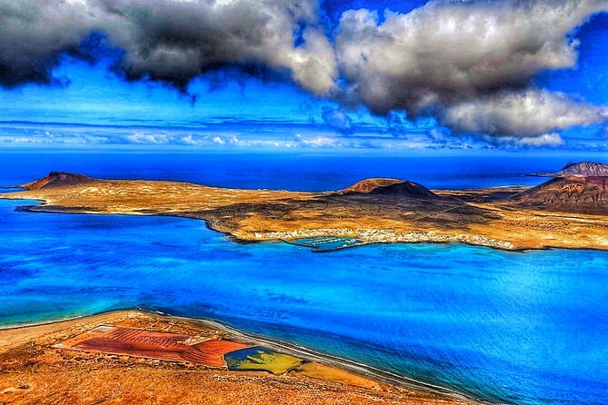 Tour to Timanfaya, Jameos del Agua, Cueva de los Verdes and viewpoint from the cliff - Stop 1: Cueva de los Verdes, volcanic tunnels with real drama
