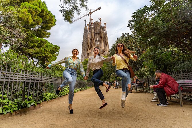 Tour Welcome Barcelona with Local Guide in Eco Tuk Tuk Private - The value of a private electric tuk tuk intro to Barcelona