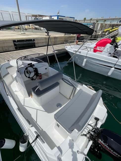 Valencia: Boat Rental Without License - Family-friendly and beginner-friendly, with one common-sense caveat