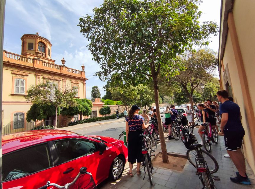 Valencia: City Highlights Guided Bike Tour - Riding past Palau de la Música and Gulliver’s playground