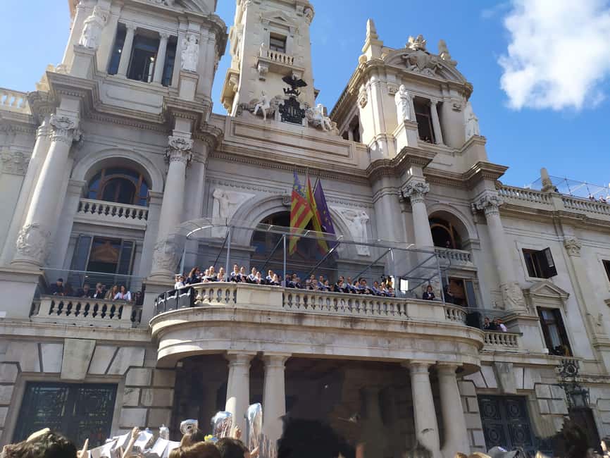 Valencia: City Walking Tour with Top Attractions - ITALIAN - Palace of the Generalitat and Calle Caballeros: where power meets street life