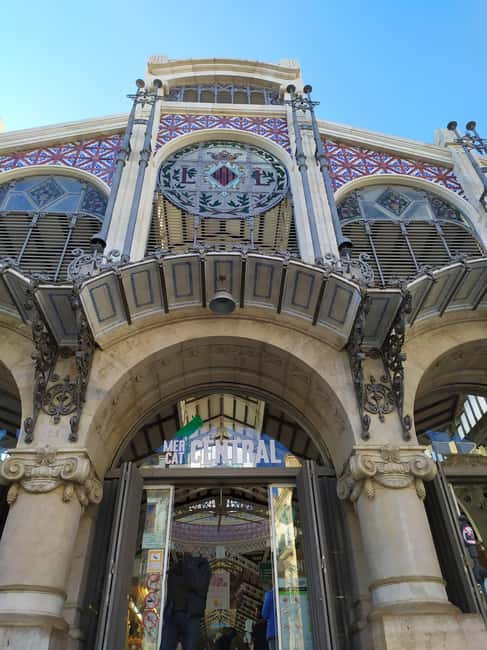 Valencia: City Walking Tour with Top Attractions - ITALIAN - Plaza del Ayuntamiento and the Central Market area: civic life and everyday trade