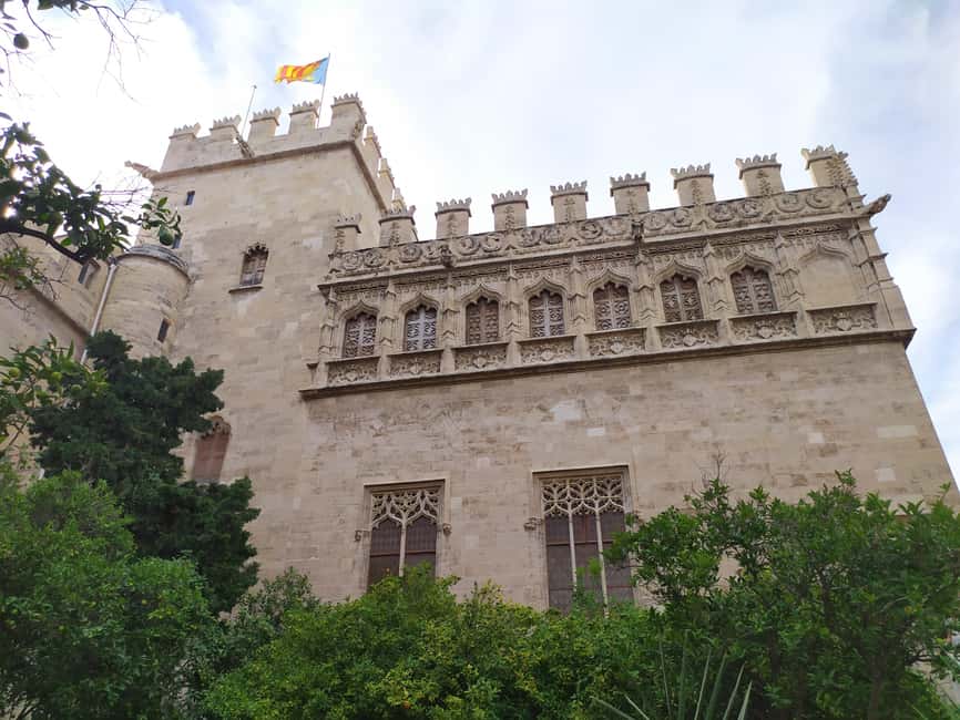 Valencia: City Walking Tour with Top Attractions - ITALIAN - Llotja de la Seda UNESCO: the architectural payoff