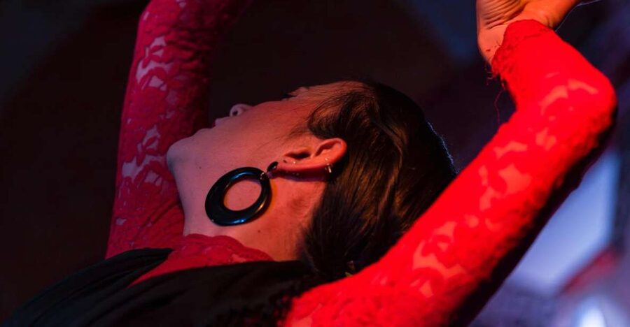 Valencia: Flamenco at Toro y La Luna with optional Dinner - El Toro y La Luna: a small tablao night in Valencia