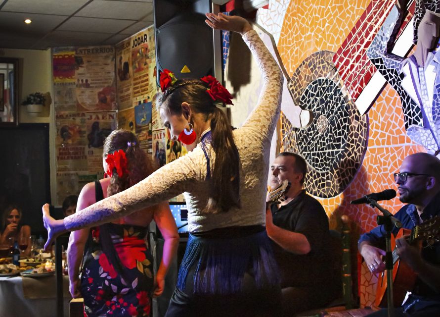 Valencia: Flamenco at Toro y La Luna with optional Dinner - Your night’s flow: dinner, then seven artists go to work