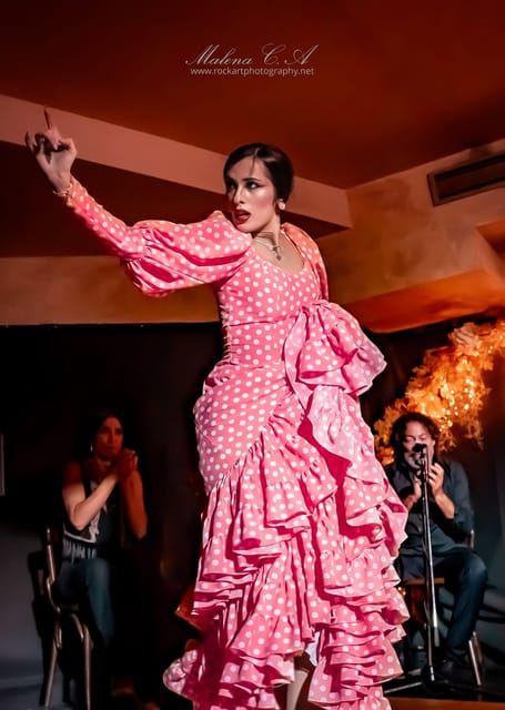 Valencia: Flamenco Show at Tablao La Reina - What to do before the show: plan a short Old Town walk
