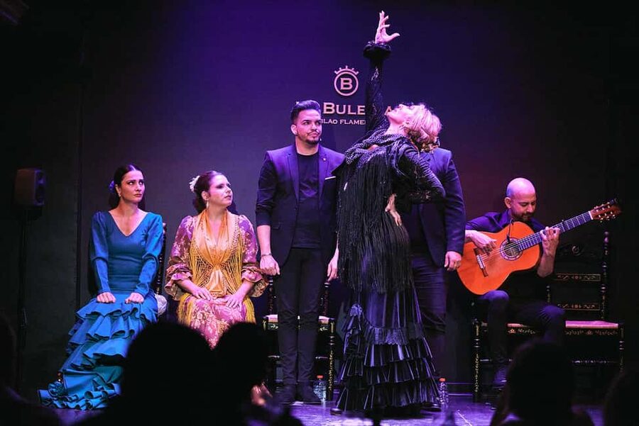 Valencia: Flamenco Show with Dinner at La Bulería - Who should book this, and who should think twice
