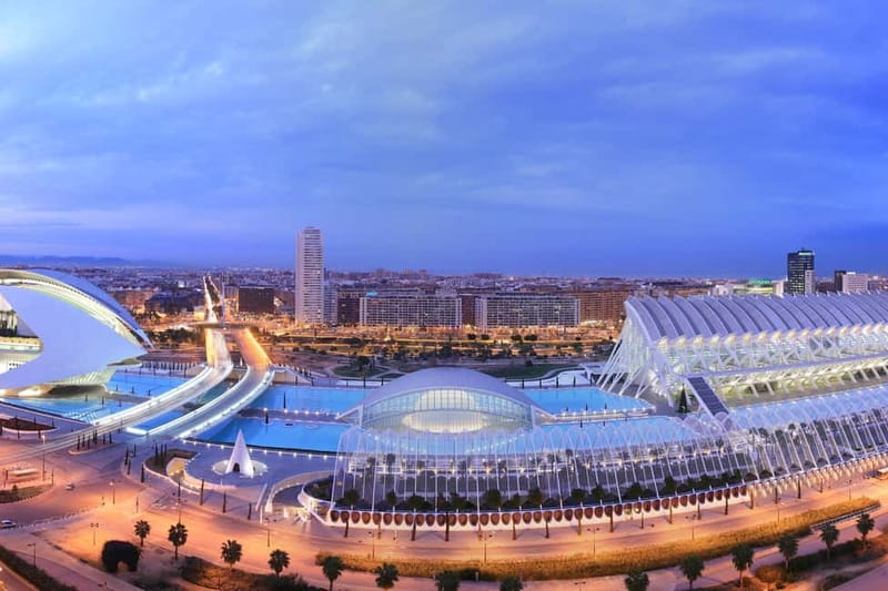 Valencia: Oceanogràfic, Hemisfèric & Science Museum Combo - Oceanogràfic: water-lily architecture and animal-viewing you’ll remember