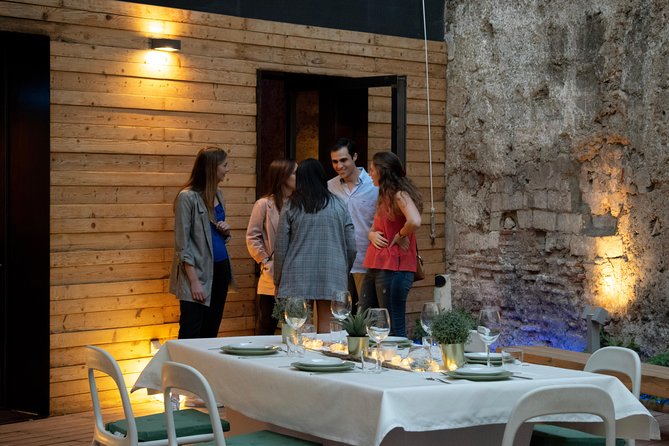 Valencia Old Town Tour with Wine & Tapas in 11th Century Historic Monument - Plaza de la Virgen Area: Cathedral Styles in One Walk