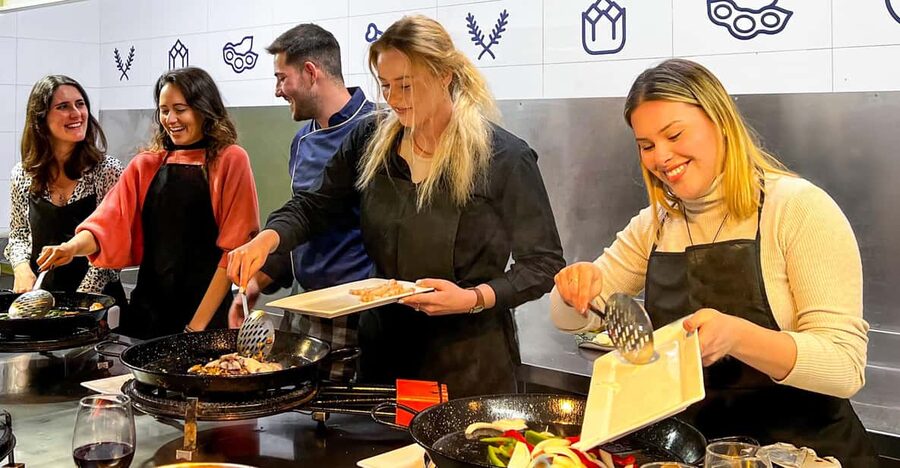 Valencia: Paella Cooking Class with Central Market Tour - Mercado Central shopping, why fresh ingredients change the whole outcome