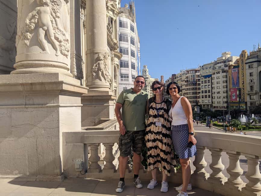 Valencia: Private Walking Tour with a Local - Where you meet your Lokafyer: central start, easy pickup