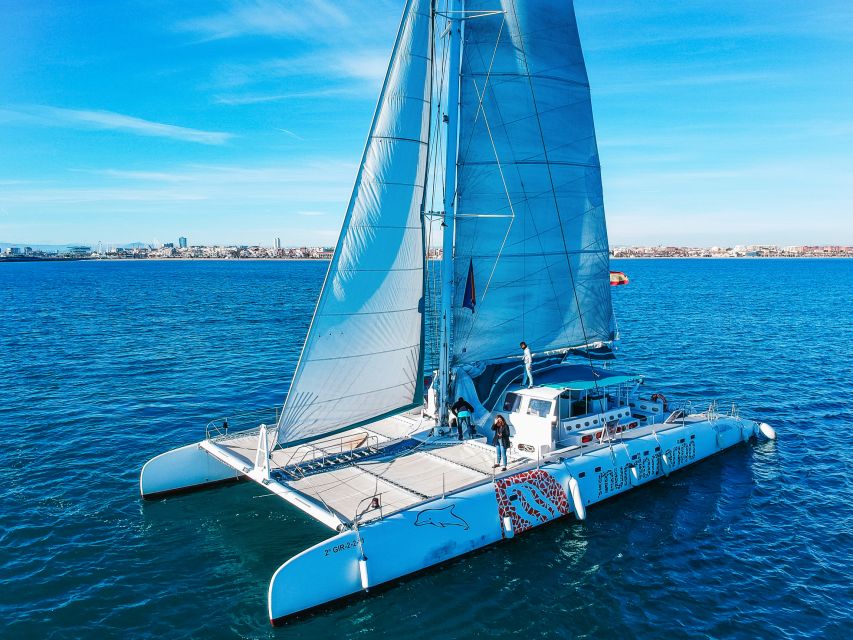 Valencia: Sailing Catamaran Cruise with Sunset Option and DJ - On-board details that affect your comfort: nets, blankets, and the bar
