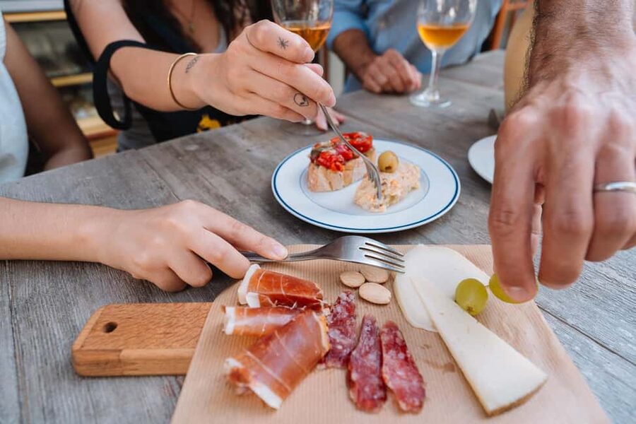 Valencia: Tapas and Drinks Evening Tour - Round three: seafood-forward tapas, with oysters and anchovy-style flavors