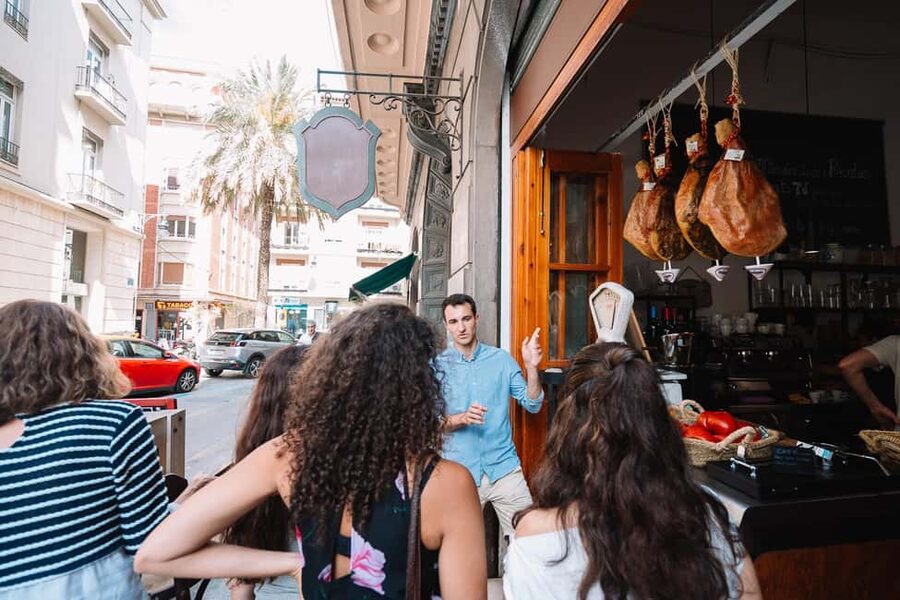 Valencia: Tapas and Drinks Evening Tour - Drinks matter here: wines, mistela, and why pairings feel personal