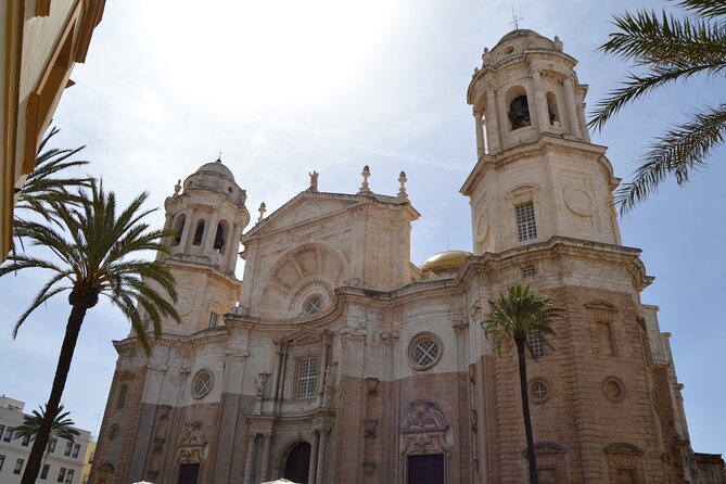 Walking Tour through Cádiz: Stories from the hand of a local guide - Plaza de España and the Spanish Steps: a grand first impression